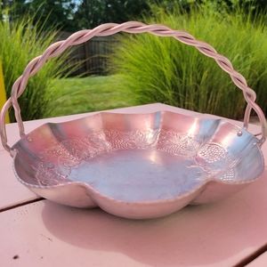 Everlast Forged Aluminum Basket with Handle ~ Grapes ~ Versatile Serveware